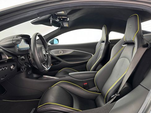 Used 2023 McLaren Artura image 13