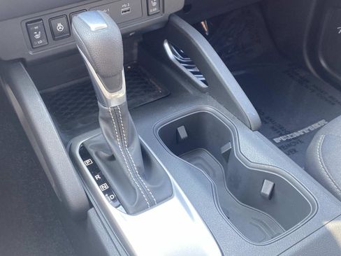 Used 2025 Nissan Frontier SV w/ SV Convenience Package image 22