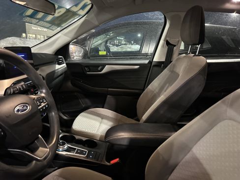 Used 2022 Ford Escape SE image 11