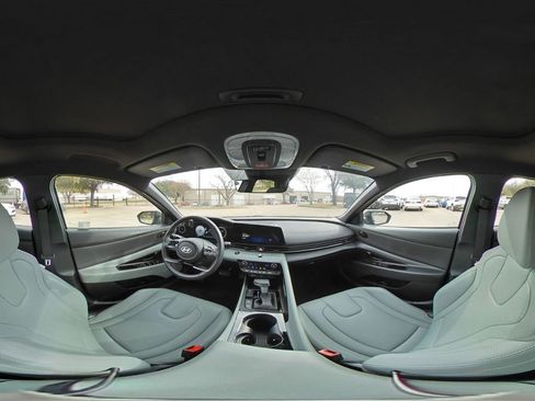 Used 2025 Hyundai Elantra Limited image 43