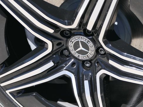 Used 2024 Mercedes-Benz GLE 350 4MATIC w/ AMG Line Exterior image 10