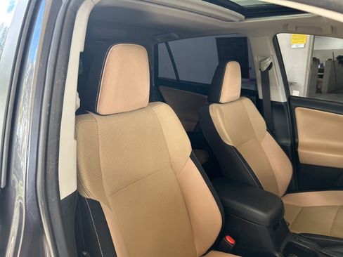 Used 2018 Toyota RAV4 XLE image 21