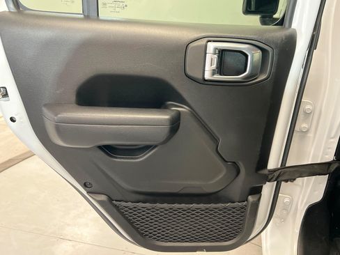 Used 2024 Jeep Wrangler Unlimited AWD/4WD image 18