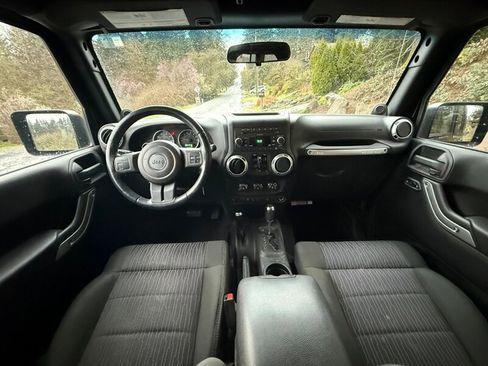 Used 2011 Jeep Wrangler Unlimited Rubicon w/ Dual Top Group AWD/4WD image 15