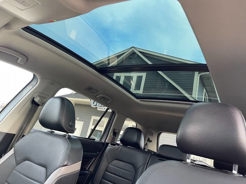 Used 2021 Volkswagen Atlas SEL Premium image 24