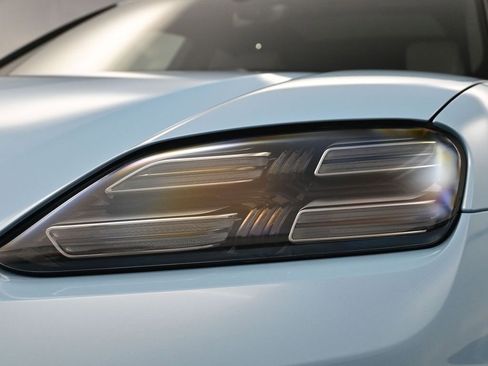 New 2026 Porsche Macan Electric image 24