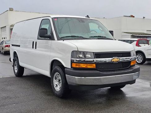 New 2025 Chevrolet Express 3500 w/ Driver Convenience Package image 7