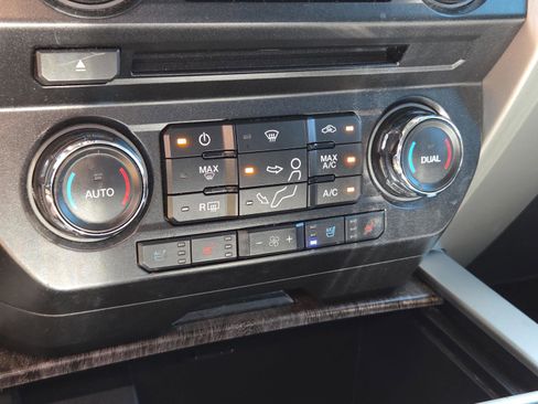 Used 2018 Ford F250 Lariat w/ Lariat Ultimate Package image 23