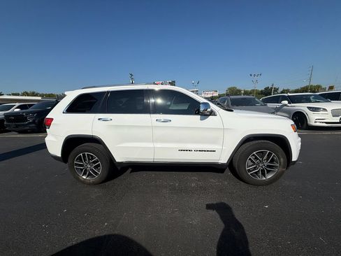 Used 2017 Jeep Grand Cherokee Limited AWD/4WD image 2