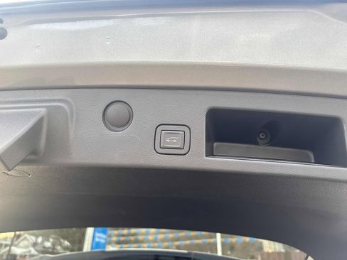 Used 2025 Chevrolet Equinox LT w/ Convenience Package II image 30