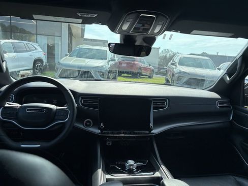 Used 2024 Jeep Wagoneer L Series II w/ Flexible Seating Group image 21