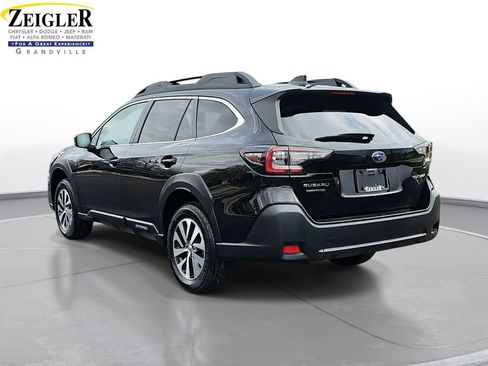 Used 2024 Subaru Outback Premium AWD/4WD image 7