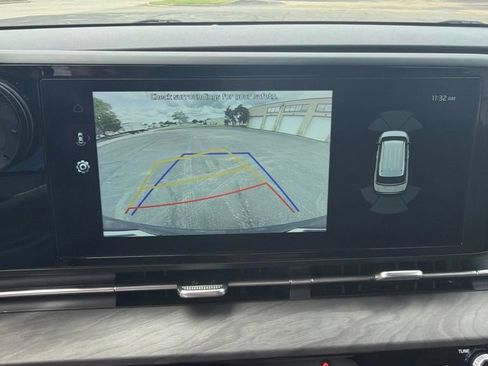 Used 2024 Kia Carnival EX FWD image 12