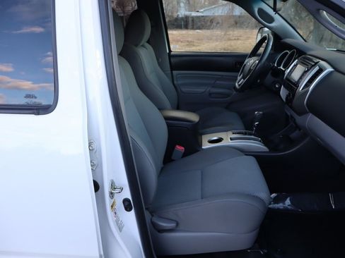 Used 2014 Toyota Tacoma PreRunner image 22
