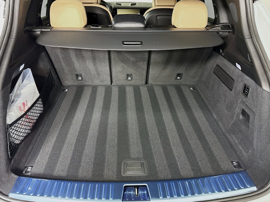 Certified 2026 Porsche Cayenne AWD/4WD image 10
