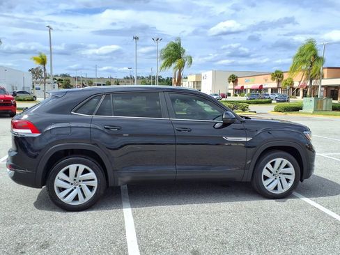 Used 2023 Volkswagen Atlas Cross Sport SE w/ Panoramic Sunroof Package FWD image 8