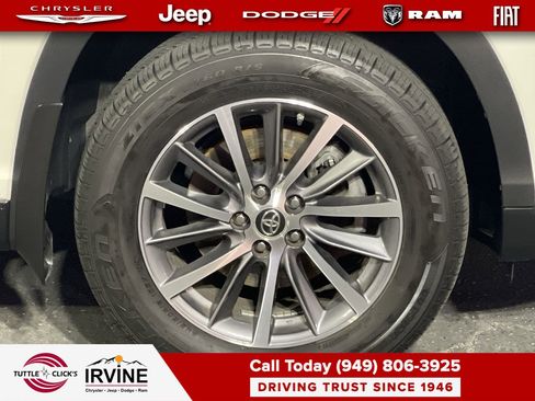 Used 2019 Toyota Highlander XLE image 10