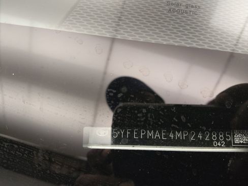 Used 2021 Toyota Corolla LE image 33