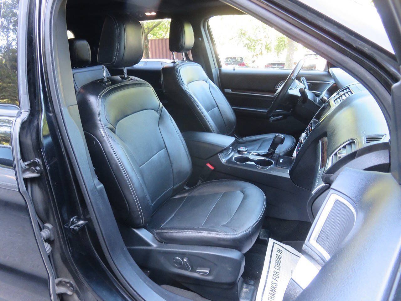 Used 2018 Ford Explorer Limited w/ Equipment Group 301A AWD/4WD image 11