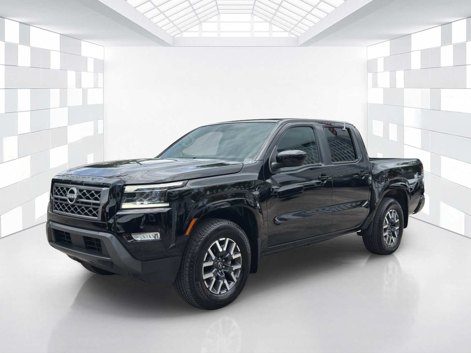 Certified 2024 Nissan Frontier SL w/ Technology Package RWD image 3