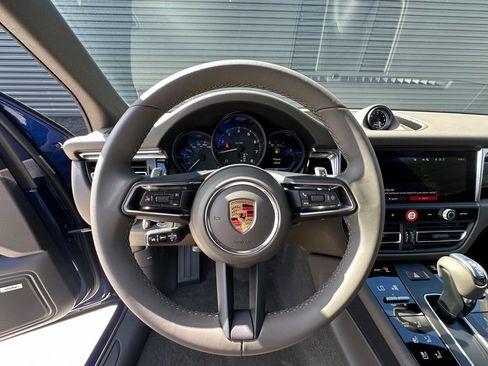 Used 2026 Porsche Macan AWD/4WD image 16