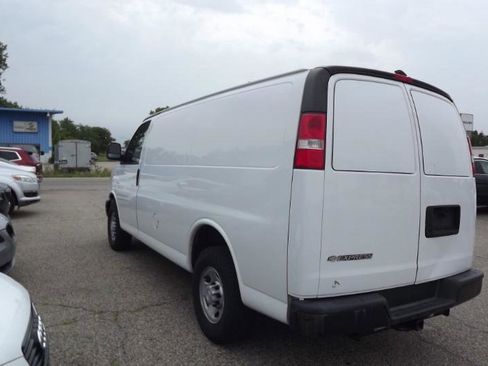 Used 2017 Chevrolet Express 2500 RWD image 6