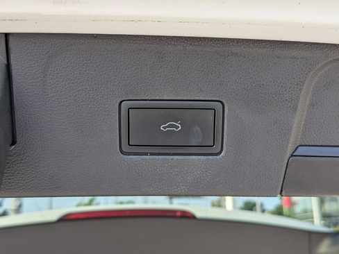 Certified 2023 Volkswagen Atlas SEL AWD/4WD image 12