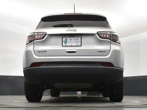 Used 2024 Jeep Compass Latitude image 12