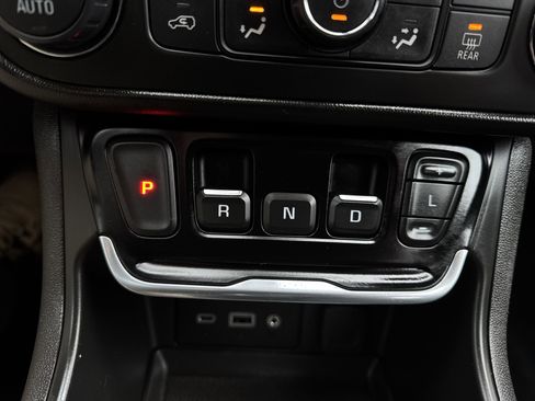 Used 2021 GMC Terrain SLE w/ Driver Convenience Package image 16