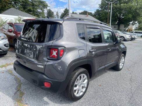 Used 2018 Jeep Renegade Latitude AWD/4WD image 5