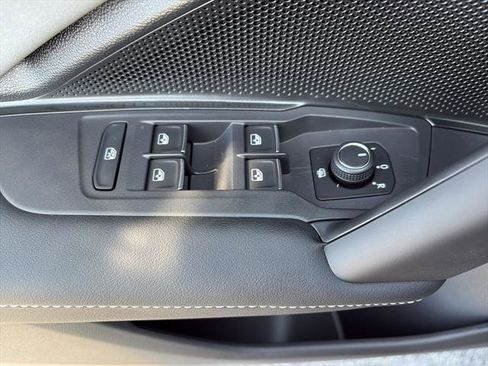 New 2026 Volkswagen Tiguan SE R-Line FWD image 16
