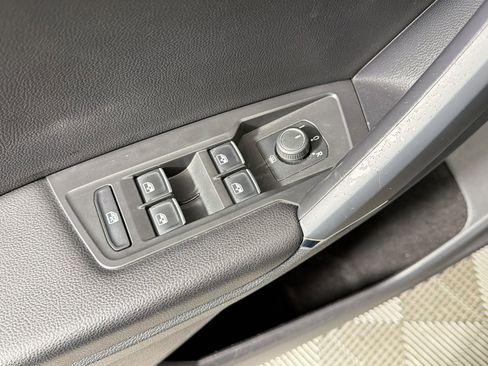 Used 2020 Volkswagen Tiguan SE R-Line FWD image 21