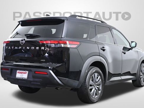 Used 2025 Nissan Pathfinder SV image 10