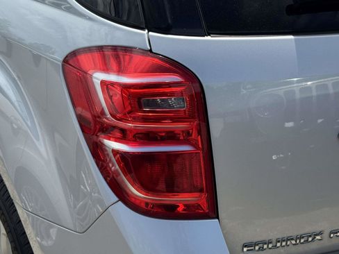 Used 2017 Chevrolet Equinox LT w/ Convenience Package AWD/4WD image 9