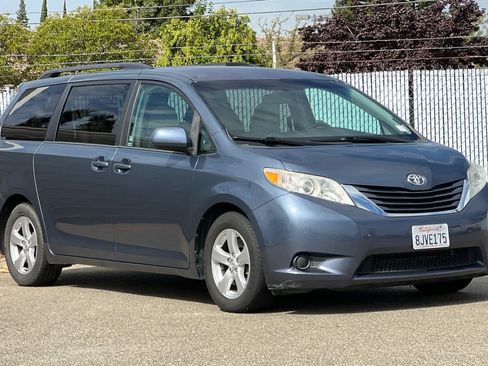 Used 2015 Toyota Sienna LE FWD image 7