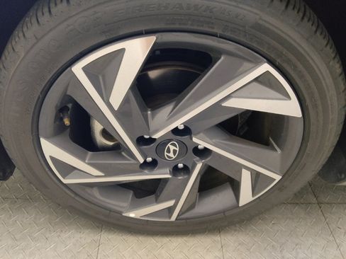 Used 2025 Hyundai Elantra SEL FWD image 31