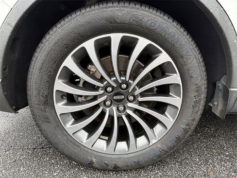 Used 2021 Lincoln Aviator Reserve w/ Equipment Group 201A image 17