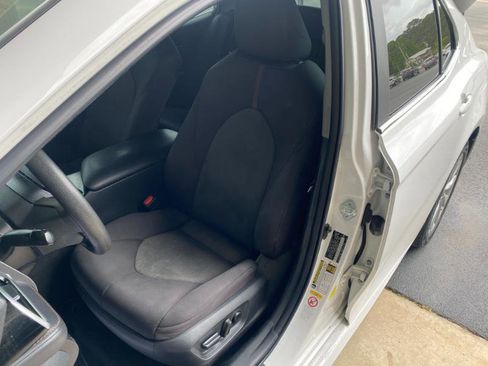 Used 2018 Toyota Camry LE image 14