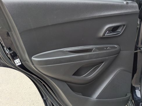 Used 2022 Chevrolet Trax LT w/ Sport Edition image 14