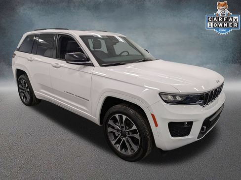 Used 2024 Jeep Grand Cherokee Overland w/ Luxury Tech Group IV AWD/4WD image 3