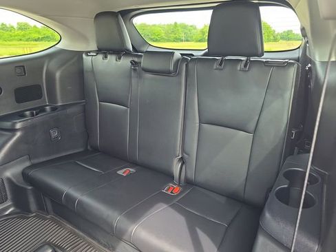 Used 2022 Toyota Highlander XLE AWD/4WD image 31