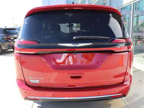 New 2026 Chrysler Pacifica Select image 8