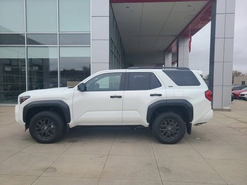 Used 2025 Toyota 4Runner SR5 image 4