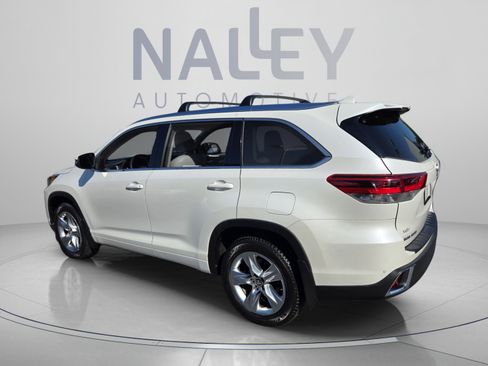 Used 2017 Toyota Highlander Limited FWD image 3