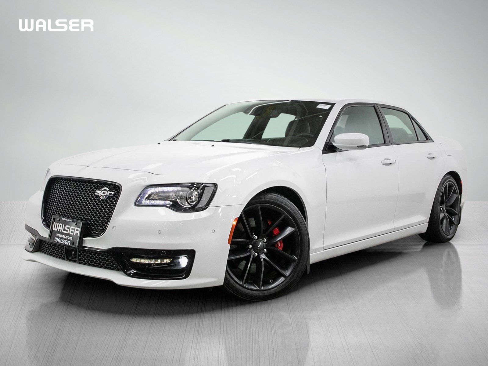 Used 2023 Chrysler 300 C RWD image 1