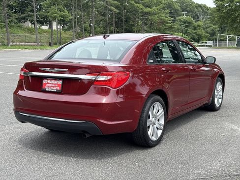 Used 2011 Chrysler 200 Touring FWD image 5