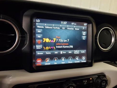 Used 2021 Jeep Gladiator Overland w/ Popular Equipment Package AWD/4WD image 21