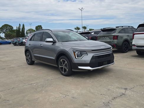 New 2026 Kia Niro EX FWD image 2