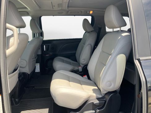 Used 2020 Toyota Sienna Limited Premium AWD/4WD image 16