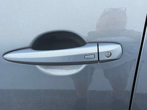 Used 2025 Nissan Rogue SV FWD image 21